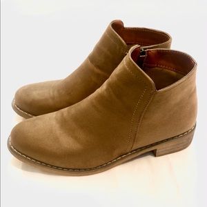 New Seven7 Women's Ss 9 Cisco Kid Ankle Boots, Tan